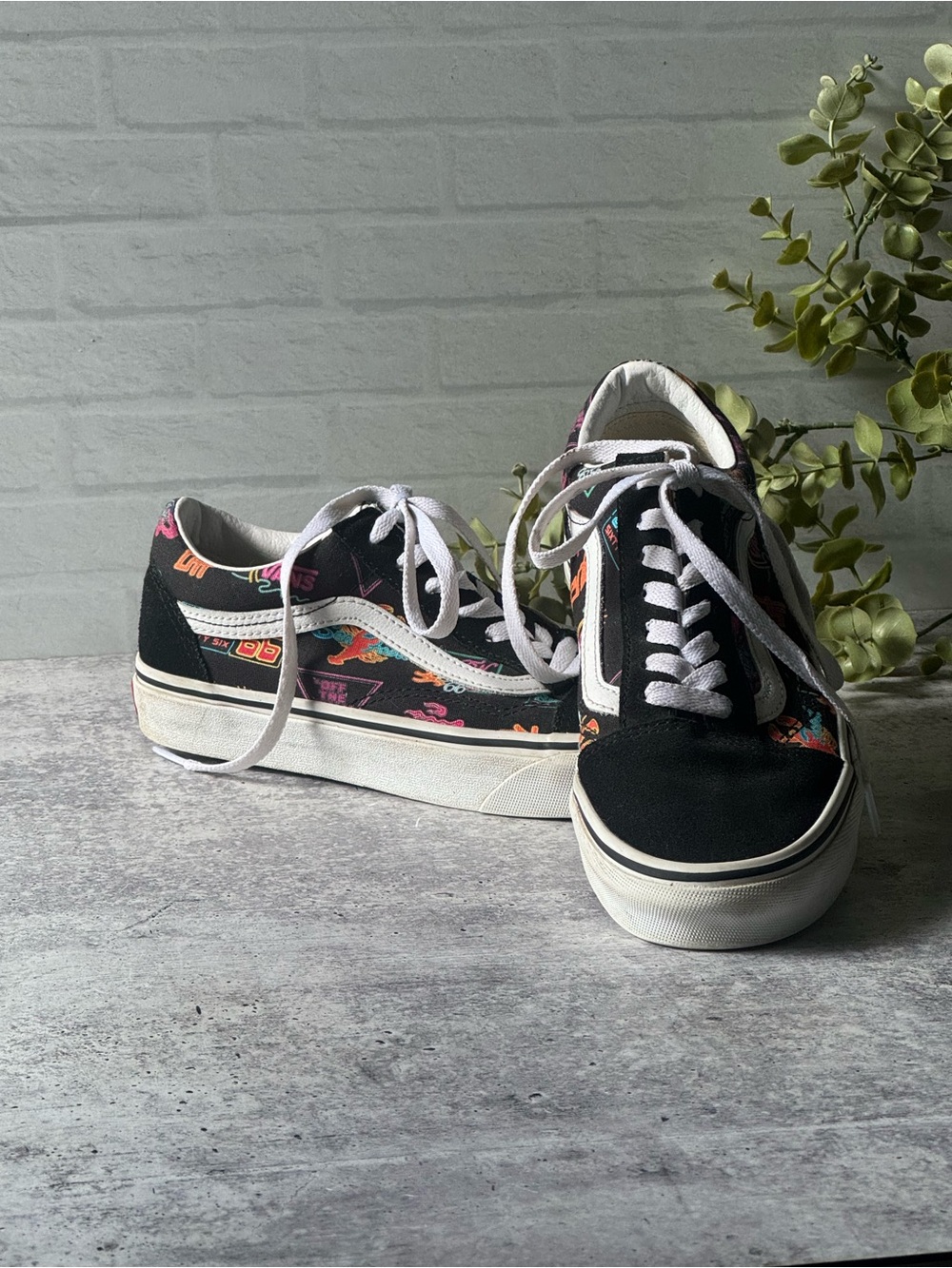 VANS Black Neon Market Unisex Flat Sneakers Size 7 in Women’s